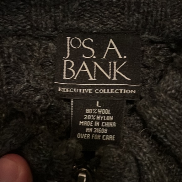 Wool Large Sweater. Pre Owned. New Condition - Picture 4 of 4